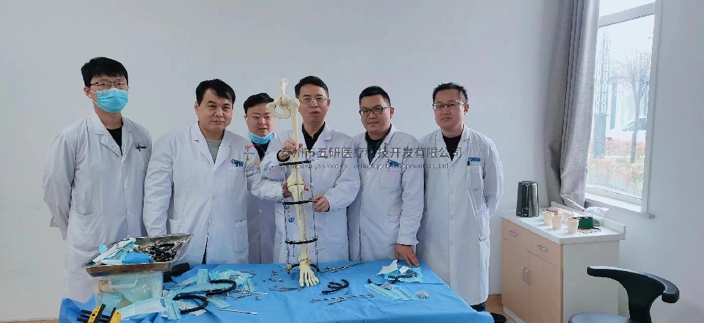 会前培训︱成永忠教授为中国中医科学院望京医院南阳医院科室医生进行CO接骨架的现场培训教学