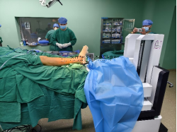 CO接骨机器人牵引下撬拨复位CO外架结合内固定治疗Pilon骨折 CO接骨机器人牵引下撬拨复位CO外架结合内固定治疗Pilon骨折